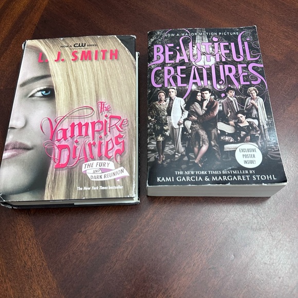 Vampire Diaries Book 1 & Beautiful Creatures Book 1 with poster - Picture 1 of 13